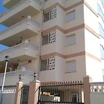 Bertur Voramar *